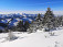 Pohľady na západ: Ďumbierske Tatry s dominantným Ďumbierom, pod ním zľava Králička, Rovná hoľa, vzadu Chopok, Tanečnica a Krakova hoľa
