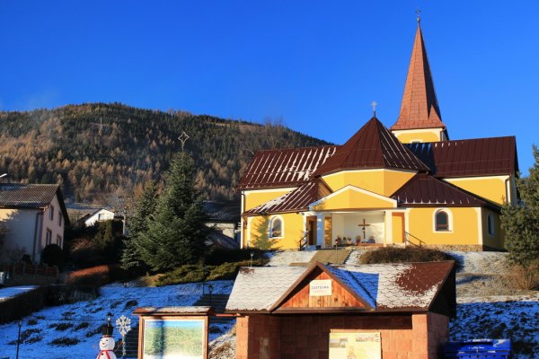 Kostol Najsvätejšej Trojice v Polome a Čierna hora