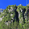 Kolmé zrázy pod Ťažkou dolinou, vľavo Rysy, vpravo Ťažký vodopád