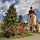 Pekný kostolík v centre Čabradského Vrbovka