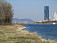 Kanál Nový Dunaj (Neue Donau), vzadu Leopoldsberg