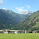 Obertilliach, v pozadí skalnatý vrch Porze