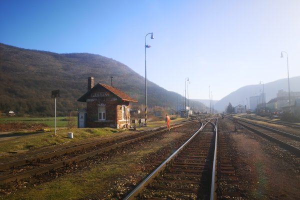 Ráno na železničnej stanici v Plešivci