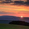Veľká Javorina pri východe slnka, fotografované z rozhľadne na Žalostinej
