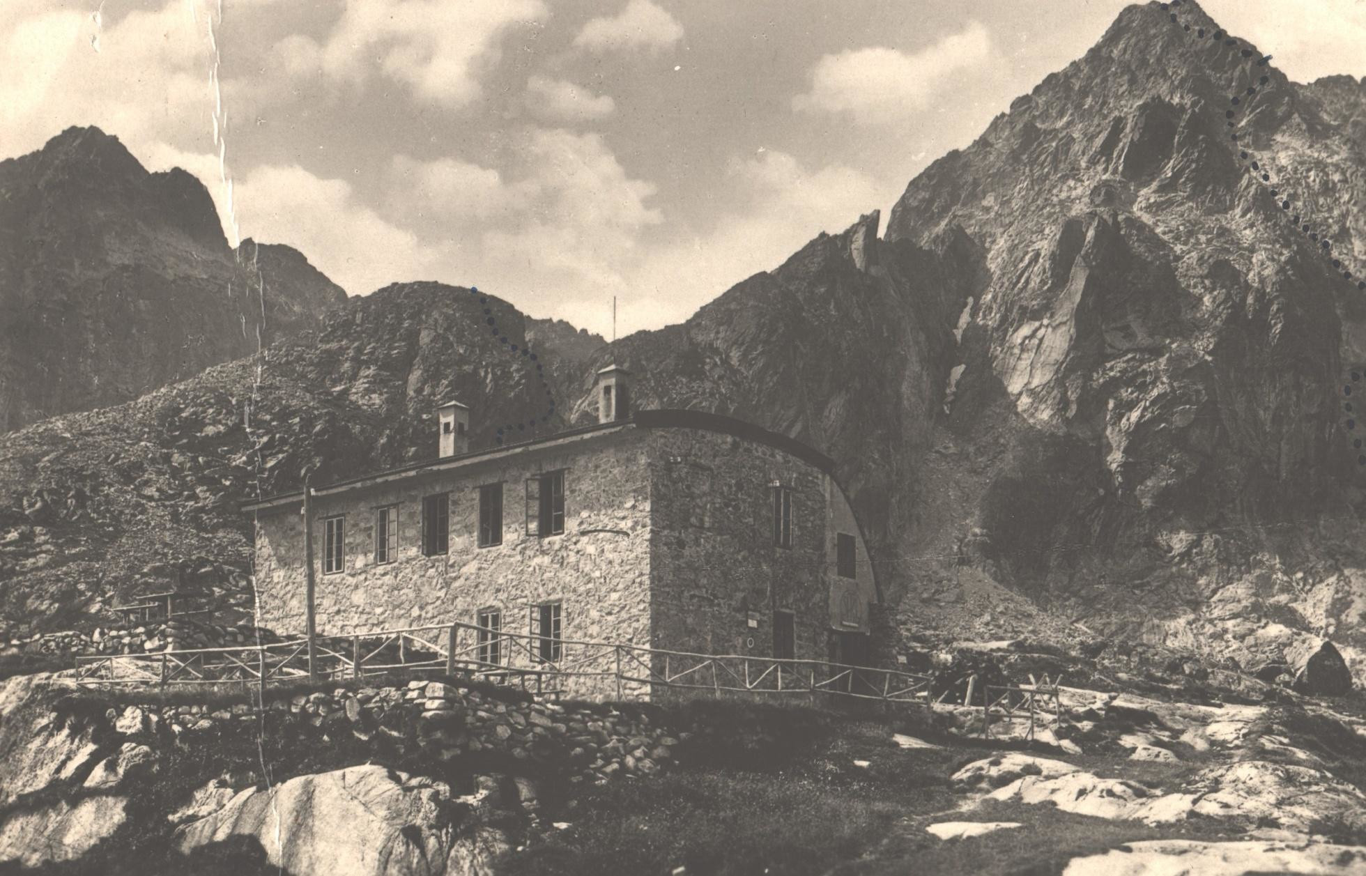 Téryho chata pred vybudovaním prvej prístavby (Foto – archív A. Puškás)