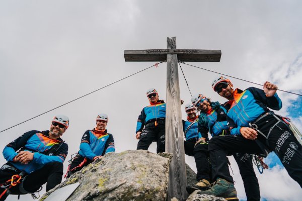 Členovia Dobrovoľného zboru Tatranskej horskej služby v bundách Northfinder Solisko a nohaviciach Rysy. Foto – Northfinder