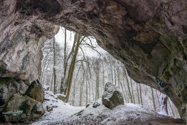 Jaskyňa Deravá skala