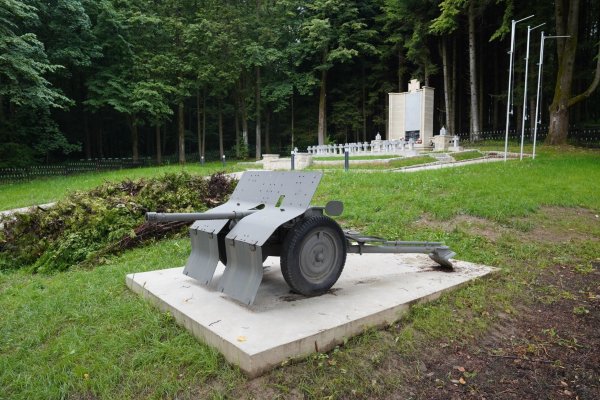 Pamätník padlým v 2. svetovej vojne pri obci Wysoka