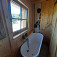 Kúpeľňa (autorka foto: Andrea Morongová, 2022)