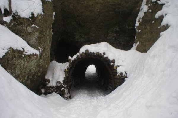 Celoslovenskou raritou je prejsť tunelom na bežkách (sedlo Tunel)