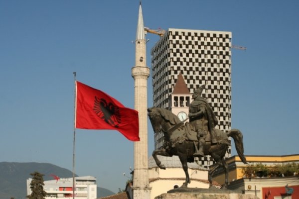 Tirana - metropola Albásnka, Skanderbegovo námestie (centrum mesta)