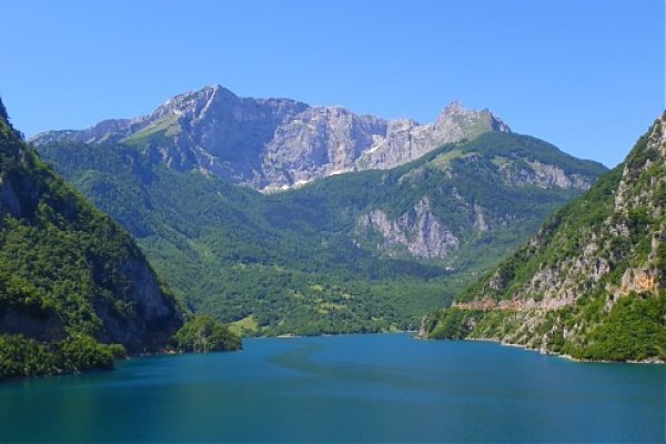 Masív Maglića z Čiernej Hory (Pivská priehrada)