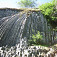 Kamenný čadičový vodopád pod Šomošským hradom