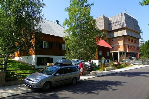 Ubytovanie na súkromí (poschodové domčeky) v Žabljaku (Ulica Njegoševa)