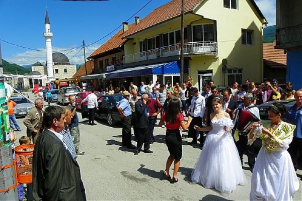 Albánska svadba v centre Gusinje