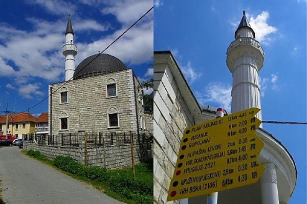 Mestečko Gusinje (nová mešita) s ústredným rázcestníkom turistických trás
