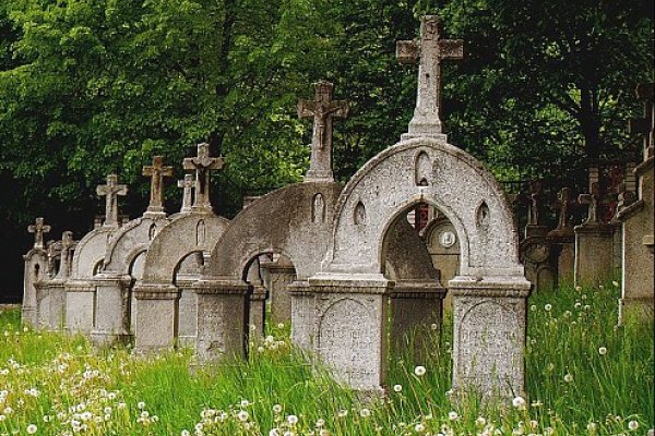 Náhrobné kamene na cintoríne v Dobrej Vode