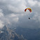 paraglidista z vrchu Col Rodela