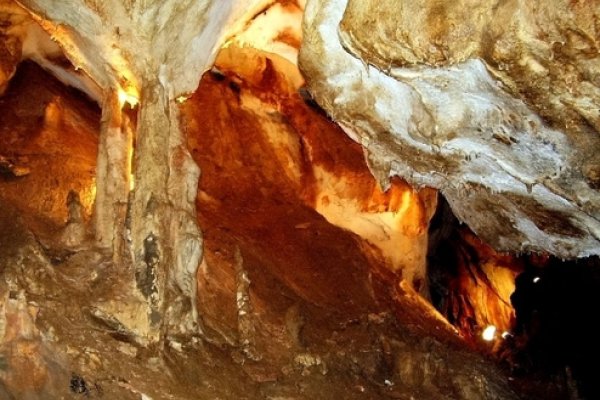 Stalagnáty Gombaseckej jaskyne