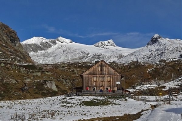 Johannis Hütte, vľavo Grossvenediger