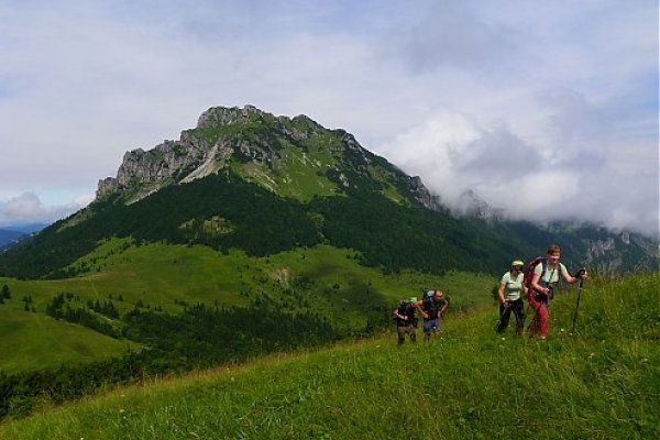 Stúpanie na Osnicu, foto Tomáš Trstenský