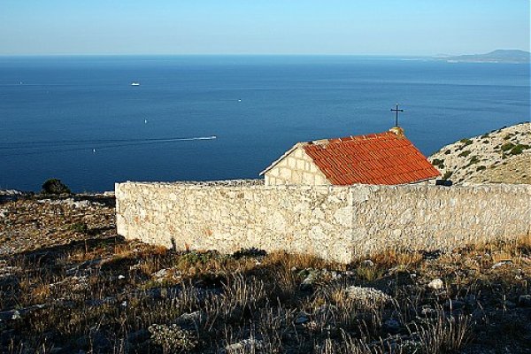 Kaplnka na planine ostrova Hvar