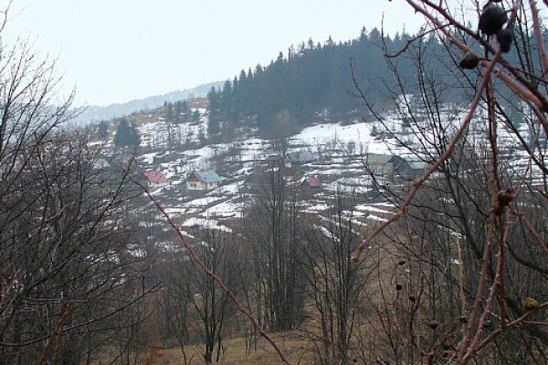 Oblúkom cez osadu Grečovci