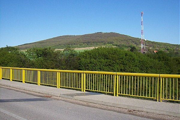 foto č. 1: Žibrica a Vápenník z kolíňanského mostu 