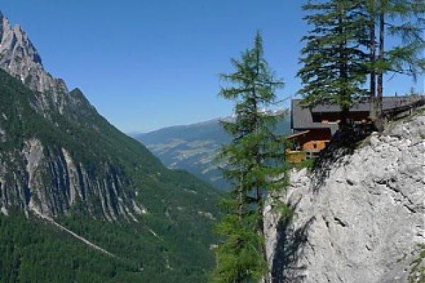 Dolomiten Hütte