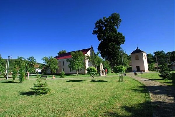 Turá Lúka - evanjelický kostol a zvonica