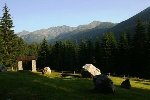 Symbolický cintorín obetí oravskej časti Západných Tatier na Zverovke (foto: Ladislav Blaho)