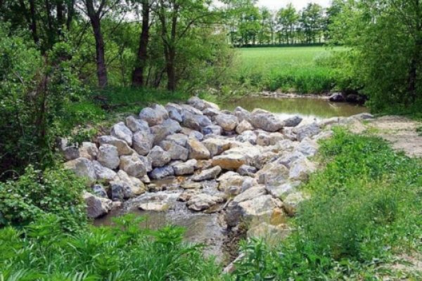 Kamenná hrádza na rieke Leitha