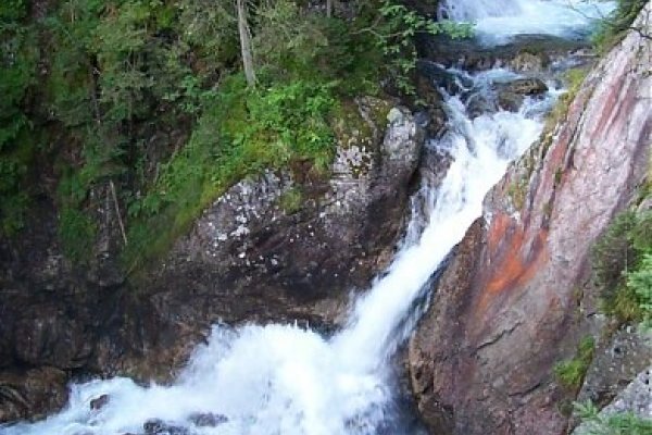 Miczkiewiczové vodopády v doline Roztoki