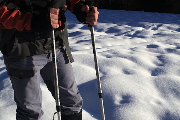 Palice s maximálnou dĺžkou 143 cm uspokoja aj nároky vyššej postavy v lyžiarskej obuvi