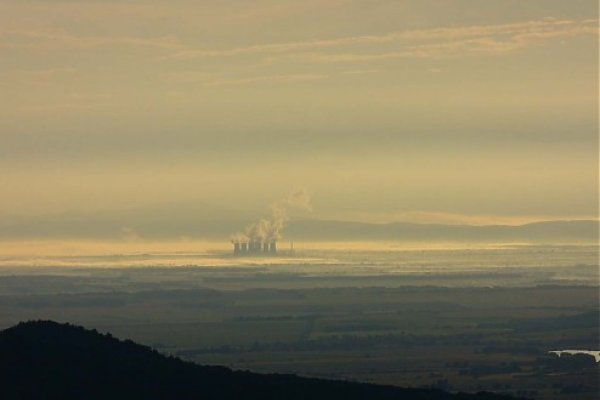 Jadrová elektráreň Jaslovské Bohunice z rozhľadne na Veľkej Homoli (MK)