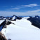 Výhľad z vrcholu, vzadu Hintere Schwärze/Cima Nera, 3624 m n. m.