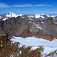 Výhľad z vrcholu, vzadu Weisskugel/Palla Bianca, tretia najvyššia hora Rakúska, 3738 m n. m.