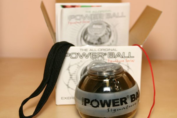 balenie obsahuje Powerball, štartovacie šnúrky, šnúrku na zápästie, manuál a inštruktážne DVD