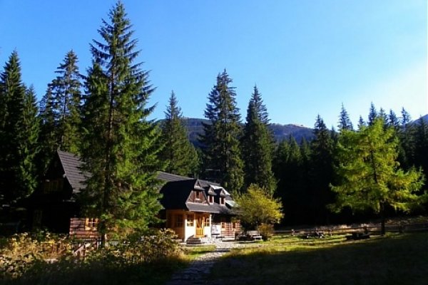 Poľana Stara Roztoka s turistickou chatou