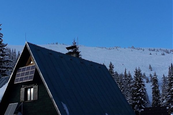 Turistická chata v Červenci stojí pod vrchom Náružie, ktorý obľubujú lyžiari