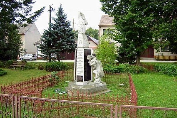 Lubina - pomník padlým v I. sv. vojne, autor - Soják, odhalený v r. 1938