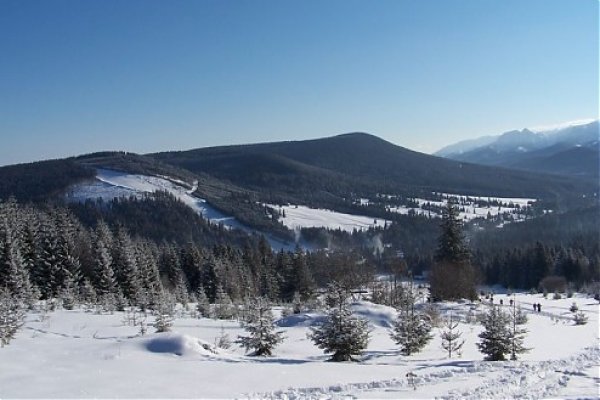 Cez Maguru je možné prejsť z Oravíc na podhorie poľských Tatier