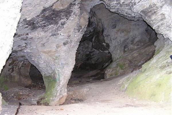 Jaskyňa nad cestou na Košariská
