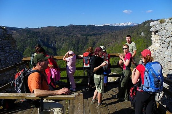 NP Muránska planina: Vyhliadka z Muránskeho hradu je obľúbeným cieľom turistov (autor foto: Tomáš Trstenský)