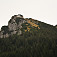A už sme na vrcholovom plató, pohľad na chatu Gmundnerhütte, kde budeme spať, vrchol nie je vidieť