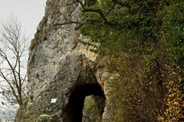 Tunel v skalnom masíve vrchu Braunsberg pri Hainburgu