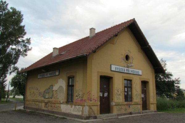 Budova železničnej stanice vo Vysokej pri Morave
