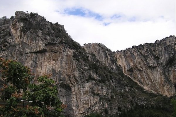 pohľad z kempu na ferratu Sentiero del Colodri