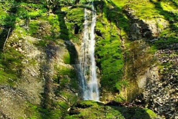 Občasný vodopád v doline Hlboča