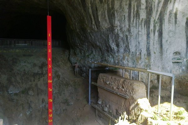 Archeologické vrstvy v jaskyni Kôlňa